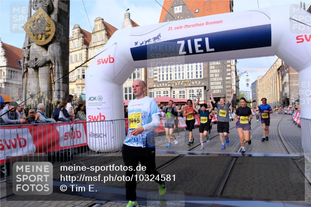 13.09.2026 - 21. swb-Marathon Bremen Tim E. http://msf.ph/oto/10324581 13.09.2026 11:00:18 Ziel 10175, 10691, 10758, 10867, 11054, 11071, 11158, 11159, 11160, 11250, 11259, 11427, 11445, 11453, 11524, 11525, 11528, 11587, 11588, 11589, 11637, 11879, 11904, 11907, 12123, 12238, 12239, 12242, 12243, 12274, 12388 meine-sportfotos.de