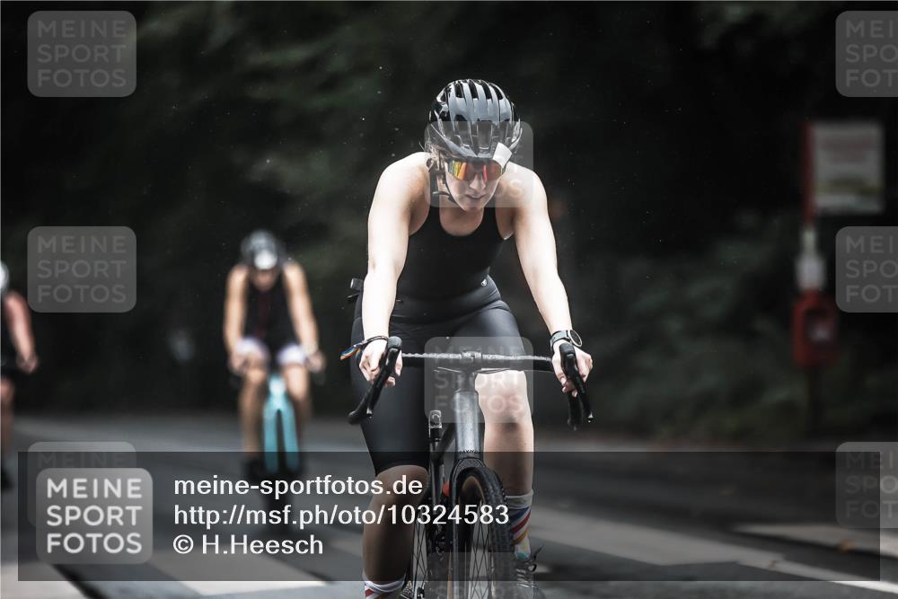 13.09.2026 - Stadtparktriathlon H.Heesch http://msf.ph/oto/10324583 13.09.2026 12:42:28 Radfahren 1043, 1096, 1100, 1106, 1117, 1139, 1144, 1159 meine-sportfotos.de
