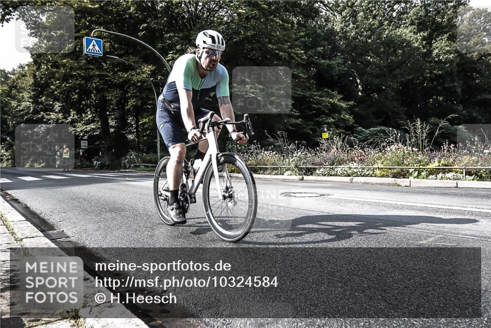 13.09.2026 - Stadtparktriathlon H.Heesch http://msf.ph/oto/10324584 13.09.2026 11:29:29 Radfahren 592 meine-sportfotos.de