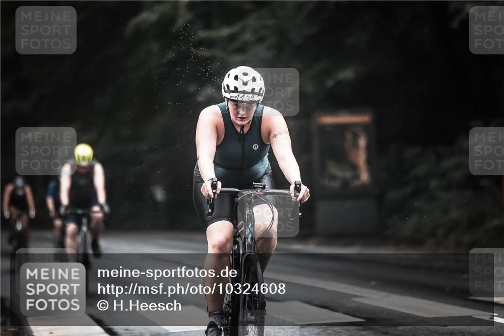 13.09.2026 - Stadtparktriathlon H.Heesch http://msf.ph/oto/10324608 13.09.2026 12:42:31 Radfahren 1043, 1096, 1100, 1106, 1117, 1139, 1144, 1159 meine-sportfotos.de