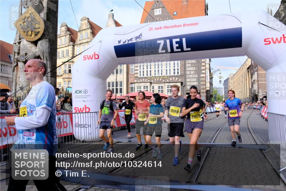 13.09.2026 - 21. swb-Marathon Bremen Tim E. http://msf.ph/oto/10324614 13.09.2026 11:00:19 Ziel 10175, 10691, 10758, 10867, 11071, 11158, 11159, 11160, 11250, 11259, 11427, 11445, 11453, 11524, 11525, 11528, 11587, 11588, 11589, 11637, 11879, 11904, 11907, 12123, 12238, 12239, 12274, 12388 meine-sportfotos.de