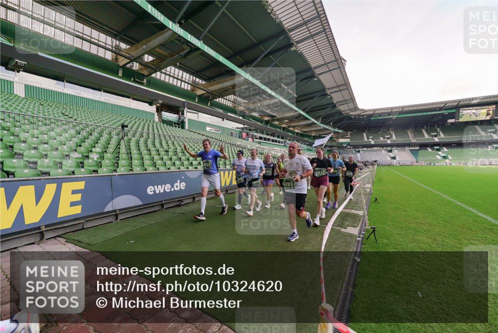 13.09.2026 - 21. swb-Marathon Bremen Michael Burmester http://msf.ph/oto/10324620 13.09.2026 13:27:35 Laufen im Stadion 111, 186, 202, 357, 364, 390, 478, 597, 726, 829, 833, 888, 925, 1077, 1220, 1412, 1473, 1496, 1608, 1700, 1769, 1958, 1961, 1984, 2236, 2273, 2309, 2388, 2404, 2428, 2502, 2507, 2508, 2542, 2558, 2576, 2582, 2592, 2725, 2748, 2817, 2875, 2876, 2923, 2965, 3045, 3047, 3050, 3073, 3084, 3184, 3219, 3359, 3540, 3589, 3592, 3629, 3756, 3826, 3885, 3907, 3978, 4238, 4457, 4660 meine-sportfotos.de