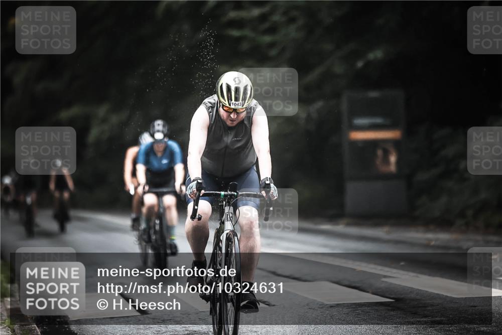 13.09.2026 - Stadtparktriathlon H.Heesch http://msf.ph/oto/10324631 13.09.2026 12:42:32 Radfahren 1043, 1096, 1100, 1106, 1117, 1139, 1141, 1159, 1188 meine-sportfotos.de