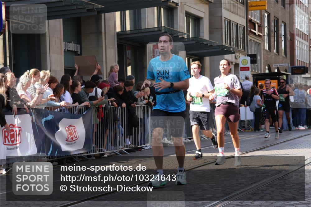 13.09.2026 - 21. swb-Marathon Bremen Strokosch-Dieckow http://msf.ph/oto/10324643 13.09.2026 13:19:33 Ziel 161, 411, 431, 461, 495, 511, 1010, 1053, 1252, 1281, 1468, 1551, 1642, 1972, 2870, 2906, 3240, 3319, 3411, 3966, 4101, 4479, 4480, 5813, 5837, 7037, 7404, 7488, 7655, 8185, 8263, 9082, 9359, 9984, 13192, 189, 666, 926, 1232, 1535, 1599, 2423, 2535, 3182, 3508, 4319, 4455, 4977, 4978, 5371, 6008, 6633, 7140, 7268, 7754, 7945, 8153, 9552, 9638, 9805, 13163 meine-sportfotos.de