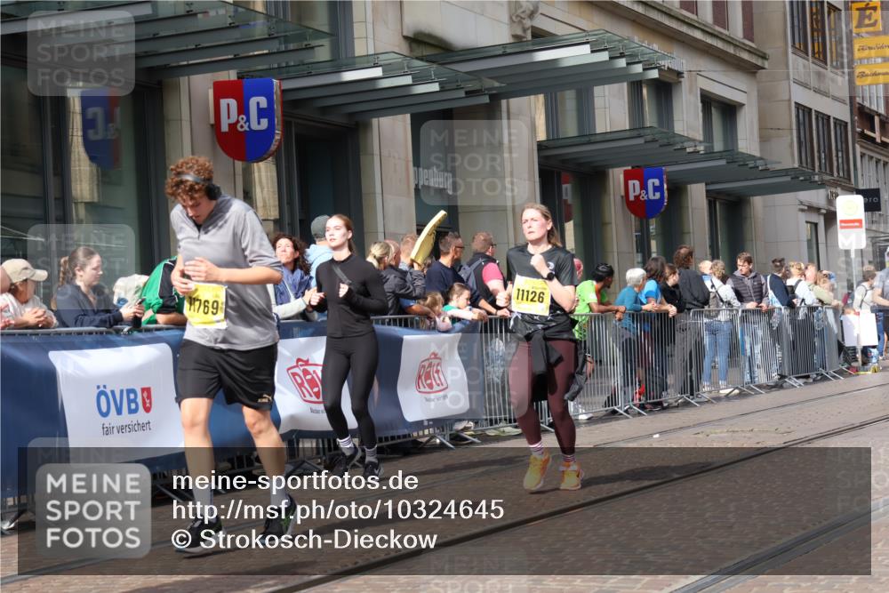 13.09.2026 - 21. swb-Marathon Bremen Strokosch-Dieckow http://msf.ph/oto/10324645 13.09.2026 11:00:23 Ziel 10263, 10272, 10275, 10306, 10367, 10368, 10369, 10857, 11055, 11126, 11162, 11180, 11247, 11343, 11475, 11556, 11687, 11708, 11769, 11797, 11804, 11819, 11838, 11959, 12006, 12018, 12397, 12430, 10144, 10677, 10758, 10801, 10810, 11016, 11045, 11126, 11129, 11158, 11159, 11160, 11259, 11453, 11524, 11525, 11528, 11547, 11587, 11588, 11589, 11623, 11907, 12105, 12106, 12123, 12190, 12274, 12291, 12352, 12394, 12530, 12531 meine-sportfotos.de