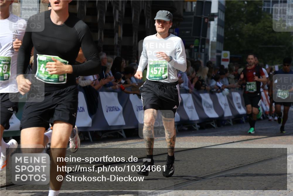 13.09.2026 - 21. swb-Marathon Bremen Strokosch-Dieckow http://msf.ph/oto/10324661 13.09.2026 13:10:55 Ziel 640, 1181, 1277, 1498, 1554, 2347, 2605, 4727, 5066, 5152, 5620, 5648, 6267, 7881, 335, 697, 2021, 2759, 3448, 3484, 3647, 4429, 4571, 5079, 6471, 6657, 8183, 9410, 9622 meine-sportfotos.de