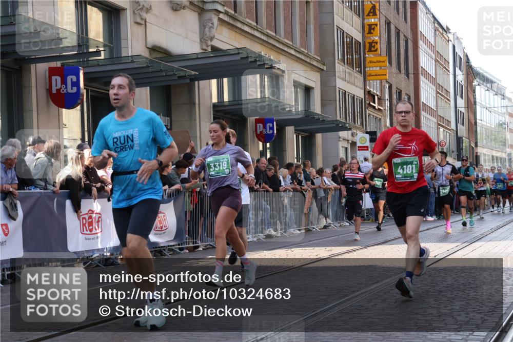 13.09.2026 - 21. swb-Marathon Bremen Strokosch-Dieckow http://msf.ph/oto/10324683 13.09.2026 13:19:34 Ziel 161, 411, 431, 461, 495, 511, 1010, 1053, 1252, 1281, 1468, 1551, 1642, 1972, 2343, 2870, 2906, 3240, 3319, 3411, 3966, 4101, 4287, 4479, 4480, 5340, 5813, 5837, 7037, 7404, 7488, 7655, 8185, 8263, 9082, 9359, 9984, 13192, 189, 666, 926, 1232, 1535, 1599, 2423, 2535, 3182, 3508, 4319, 4455, 4977, 4978, 5371, 6008, 6633, 7140, 7268, 7754, 7945, 8153, 8185, 9552, 9638, 9805, 13163 meine-sportfotos.de