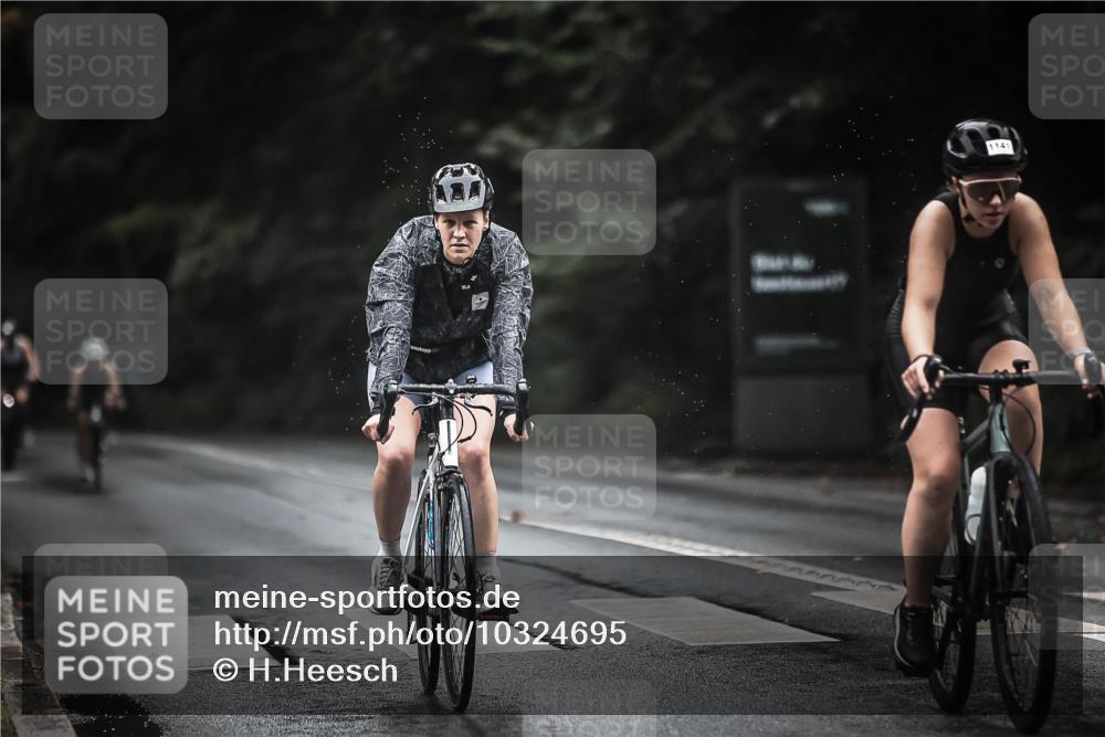 13.09.2026 - Stadtparktriathlon H.Heesch http://msf.ph/oto/10324695 13.09.2026 12:42:38 Radfahren 1043, 1079, 1096, 1117, 1141, 1167, 1188 meine-sportfotos.de