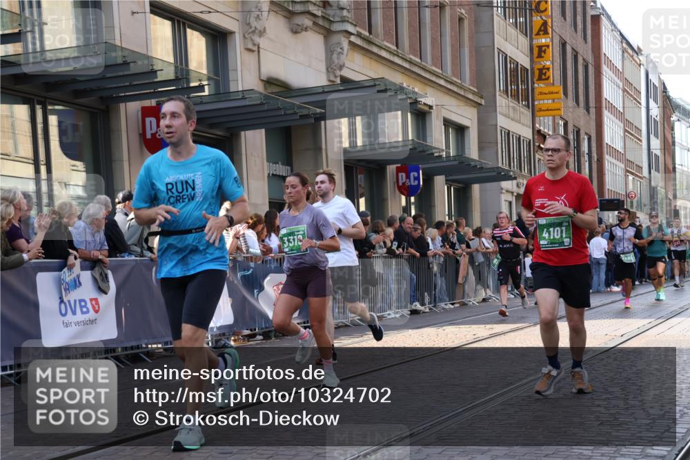 13.09.2026 - 21. swb-Marathon Bremen Strokosch-Dieckow http://msf.ph/oto/10324702 13.09.2026 13:19:34 Ziel 161, 411, 431, 461, 495, 511, 1010, 1053, 1252, 1281, 1468, 1551, 1642, 1972, 2343, 2870, 2906, 3240, 3319, 3411, 3966, 4101, 4287, 4479, 4480, 5340, 5813, 5837, 7037, 7404, 7488, 7655, 8185, 8263, 9082, 9359, 9984, 13192, 189, 666, 926, 1232, 1535, 1599, 2423, 2535, 3182, 3508, 4319, 4455, 4977, 4978, 5371, 6008, 6633, 7140, 7268, 7754, 7945, 8153, 8185, 9552, 9638, 9805, 13163 meine-sportfotos.de