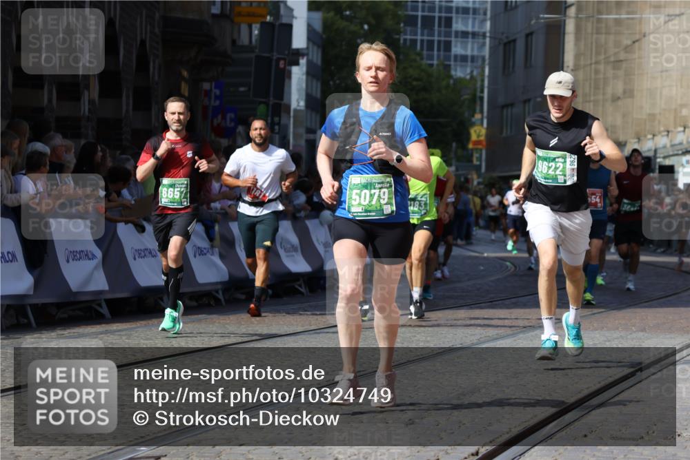 13.09.2026 - 21. swb-Marathon Bremen Strokosch-Dieckow http://msf.ph/oto/10324749 13.09.2026 13:10:57 Ziel 640, 1181, 1498, 1554, 2347, 2605, 4727, 5066, 5152, 5620, 5648, 6267, 7881, 13248, 335, 697, 2021, 3440, 3448, 3484, 3647, 4429, 5079, 6471, 6657, 8183, 9410, 9622, 9762 meine-sportfotos.de