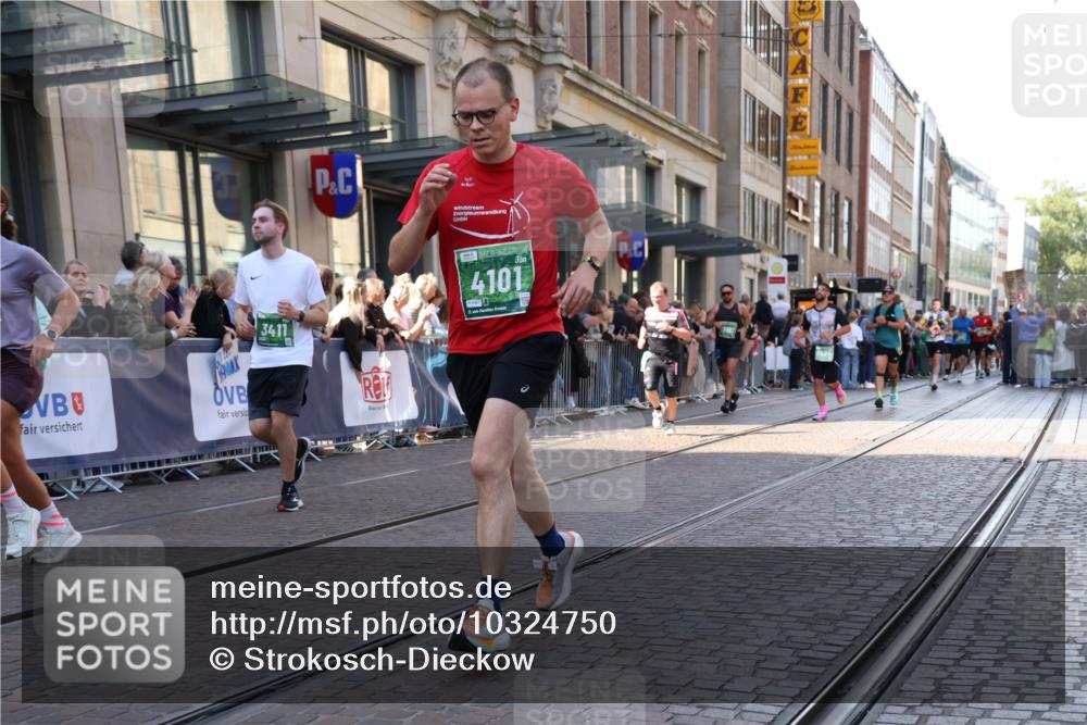 13.09.2026 - 21. swb-Marathon Bremen Strokosch-Dieckow http://msf.ph/oto/10324750 13.09.2026 13:19:35 Ziel 161, 205, 411, 431, 461, 495, 511, 1010, 1053, 1252, 1281, 1390, 1468, 1551, 1642, 1972, 2343, 2807, 2870, 2906, 3240, 3319, 3411, 3966, 4101, 4287, 4479, 4480, 5340, 5389, 5813, 5837, 6663, 7037, 7404, 7488, 7655, 8263, 9082, 9359, 9984, 13192, 926, 1232, 1535, 1599, 2423, 2535, 3182, 3508, 4319, 4455, 4977, 4978, 5371, 6008, 6633, 7037, 7140, 7268, 7754, 7945, 8153, 8185, 9552, 9638, 9805, 13163 meine-sportfotos.de