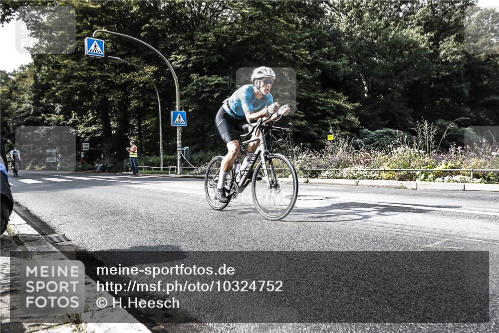 13.09.2026 - Stadtparktriathlon H.Heesch http://msf.ph/oto/10324752 13.09.2026 11:29:49 Radfahren 605, 646 meine-sportfotos.de