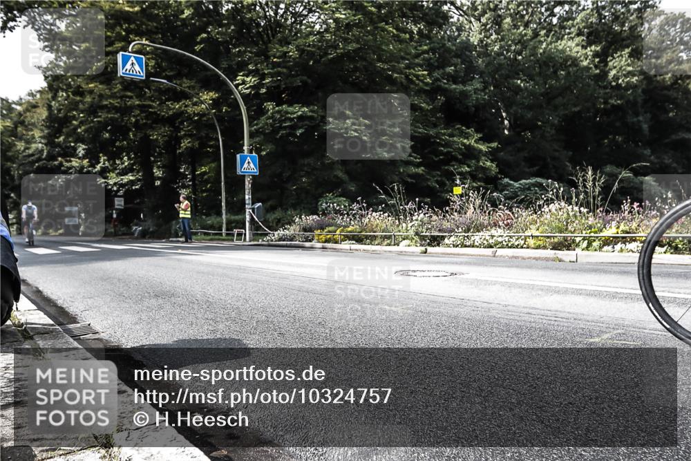 13.09.2026 - Stadtparktriathlon H.Heesch http://msf.ph/oto/10324757 13.09.2026 11:29:49 Radfahren 605, 646 meine-sportfotos.de