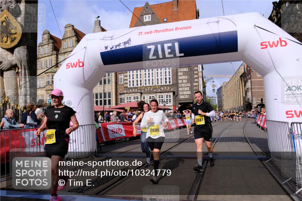 13.09.2026 - 21. swb-Marathon Bremen Tim E. http://msf.ph/oto/10324779 13.09.2026 11:00:24 Ziel 10175, 10758, 10867, 11016, 11071, 11158, 11159, 11160, 11250, 11259, 11445, 11453, 11524, 11525, 11528, 11587, 11588, 11589, 11879, 11907, 12123, 12238, 12239, 12274, 12352 meine-sportfotos.de