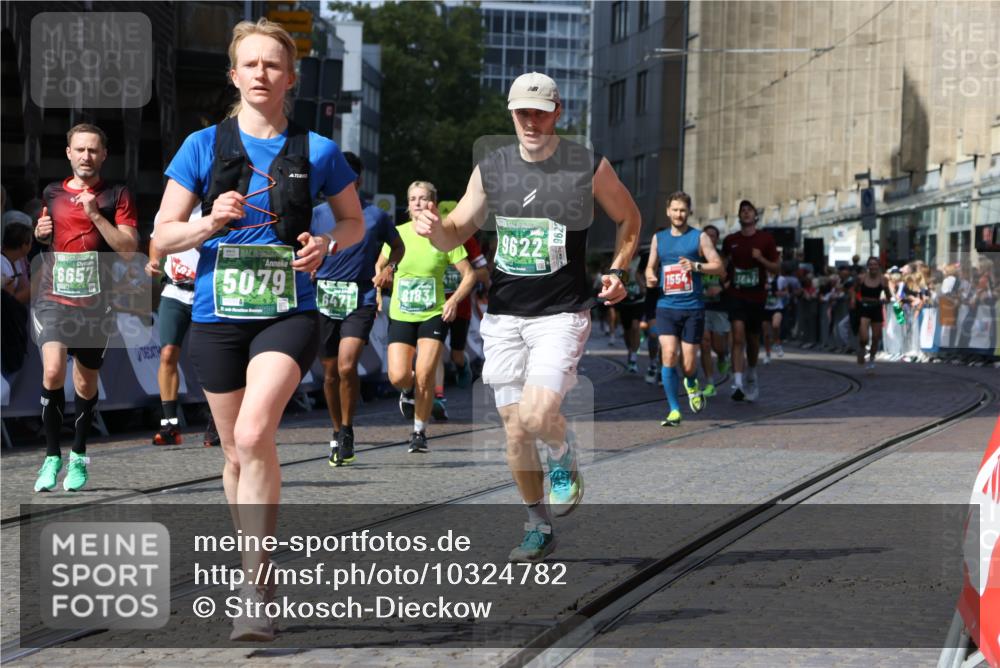 13.09.2026 - 21. swb-Marathon Bremen Strokosch-Dieckow http://msf.ph/oto/10324782 13.09.2026 13:10:58 Ziel 640, 1181, 1385, 1498, 1554, 2347, 2605, 4727, 5066, 5152, 5155, 5387, 5620, 5648, 6267, 7881, 9659, 13248, 335, 697, 3440, 3448, 3484, 3647, 4429, 5079, 6471, 6657, 8183, 8474, 9410, 9762 meine-sportfotos.de