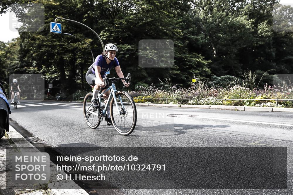 13.09.2026 - Stadtparktriathlon H.Heesch http://msf.ph/oto/10324791 13.09.2026 11:30:01 Radfahren 699, 741, 776 meine-sportfotos.de