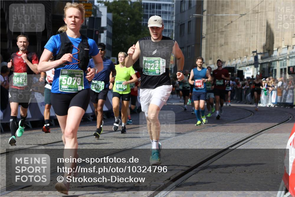 13.09.2026 - 21. swb-Marathon Bremen Strokosch-Dieckow http://msf.ph/oto/10324796 13.09.2026 13:10:58 Ziel 640, 1181, 1385, 1498, 1554, 2347, 2605, 4727, 5066, 5152, 5155, 5387, 5620, 5648, 6267, 7881, 9659, 13248, 335, 697, 3440, 3448, 3484, 3647, 4429, 5079, 6471, 6657, 8183, 8474, 9410, 9762 meine-sportfotos.de