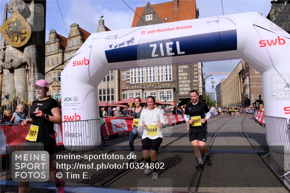13.09.2026 - 21. swb-Marathon Bremen Tim E. http://msf.ph/oto/10324802 13.09.2026 11:00:25 Ziel 10175, 10758, 10867, 11016, 11071, 11158, 11159, 11160, 11250, 11259, 11445, 11453, 11524, 11525, 11528, 11587, 11588, 11589, 11879, 11907, 12123, 12190, 12274, 12352 meine-sportfotos.de