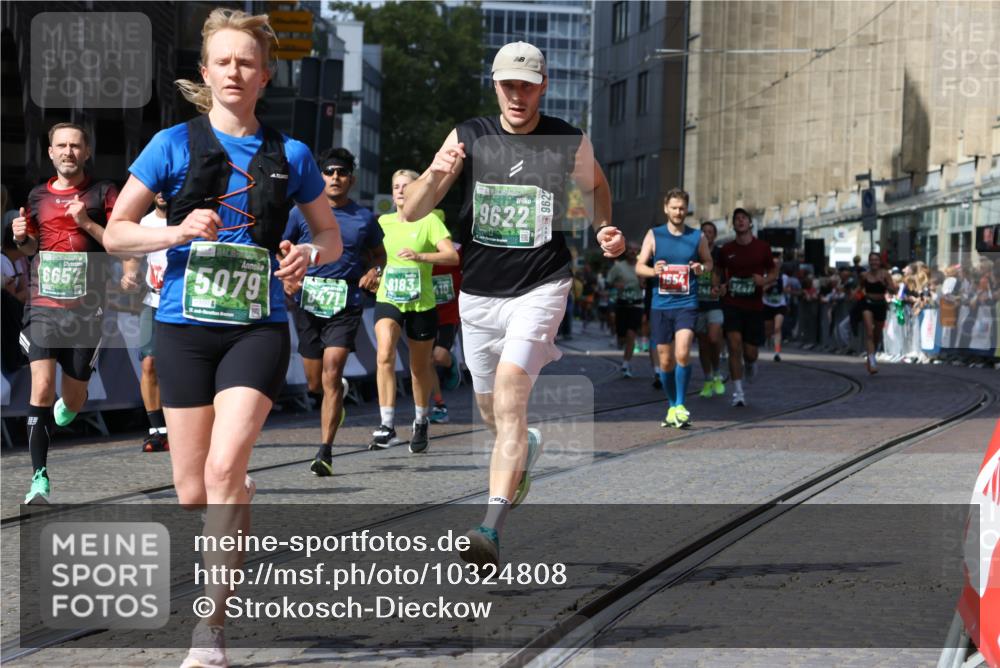 13.09.2026 - 21. swb-Marathon Bremen Strokosch-Dieckow http://msf.ph/oto/10324808 13.09.2026 13:10:58 Ziel 640, 1181, 1385, 1498, 1554, 2347, 2605, 4727, 5066, 5152, 5155, 5387, 5620, 5648, 6267, 7881, 9659, 13248, 335, 697, 3440, 3448, 3484, 3647, 4429, 5079, 6471, 6657, 8183, 8474, 9410, 9762 meine-sportfotos.de
