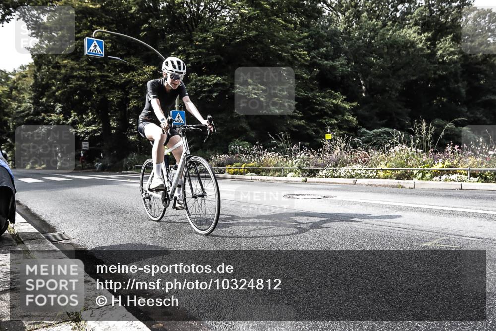 13.09.2026 - Stadtparktriathlon H.Heesch http://msf.ph/oto/10324812 13.09.2026 11:30:02 Radfahren 699, 741, 776 meine-sportfotos.de