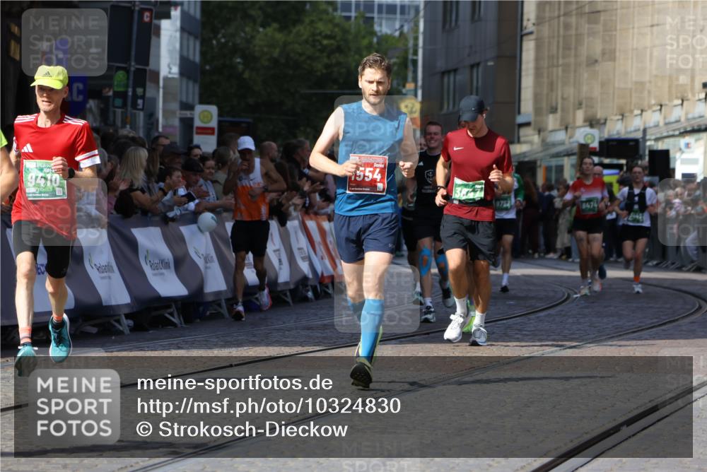 13.09.2026 - 21. swb-Marathon Bremen Strokosch-Dieckow http://msf.ph/oto/10324830 13.09.2026 13:11:00 Ziel 384, 1181, 1385, 1498, 1554, 2347, 2605, 4727, 5066, 5152, 5155, 5168, 5387, 5620, 5648, 6267, 7115, 7881, 9659, 13248, 335, 697, 1349, 2087, 3440, 3448, 3484, 3647, 4429, 6471, 8183, 8474, 9410, 9618, 9762 meine-sportfotos.de
