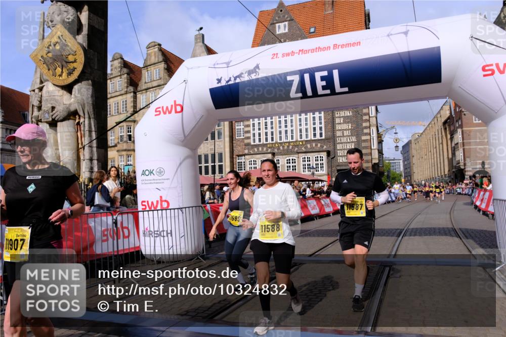 13.09.2026 - 21. swb-Marathon Bremen Tim E. http://msf.ph/oto/10324832 13.09.2026 11:00:25 Ziel 10175, 10758, 10867, 11016, 11071, 11158, 11159, 11160, 11250, 11259, 11445, 11453, 11524, 11525, 11528, 11587, 11588, 11589, 11879, 11907, 12123, 12190, 12274, 12352 meine-sportfotos.de