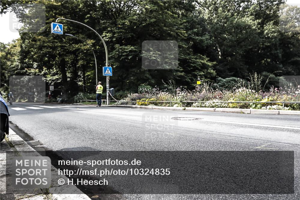 13.09.2026 - Stadtparktriathlon H.Heesch http://msf.ph/oto/10324835 13.09.2026 11:30:09 Radfahren 781, 826 meine-sportfotos.de