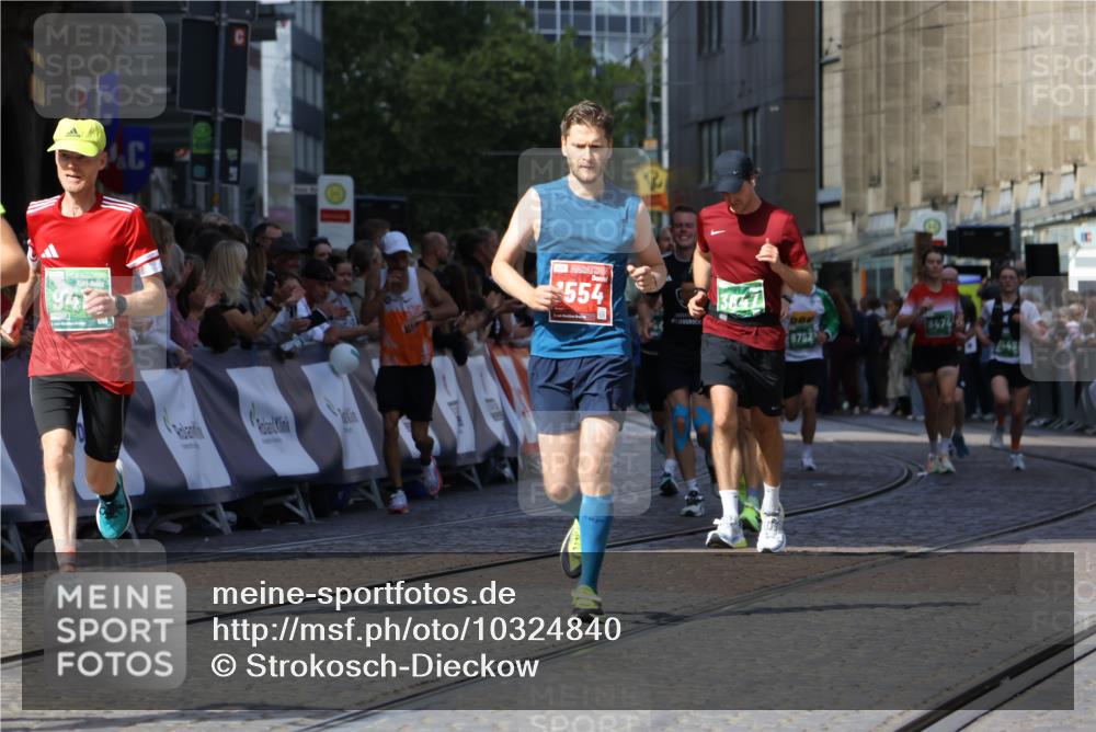 13.09.2026 - 21. swb-Marathon Bremen Strokosch-Dieckow http://msf.ph/oto/10324840 13.09.2026 13:11:00 Ziel 384, 1181, 1385, 1498, 1554, 2347, 2605, 4727, 5066, 5152, 5155, 5168, 5387, 5620, 5648, 6267, 7115, 7881, 9659, 13248, 335, 697, 1349, 2087, 3440, 3448, 3484, 3647, 4429, 6471, 8183, 8474, 9410, 9618, 9762 meine-sportfotos.de