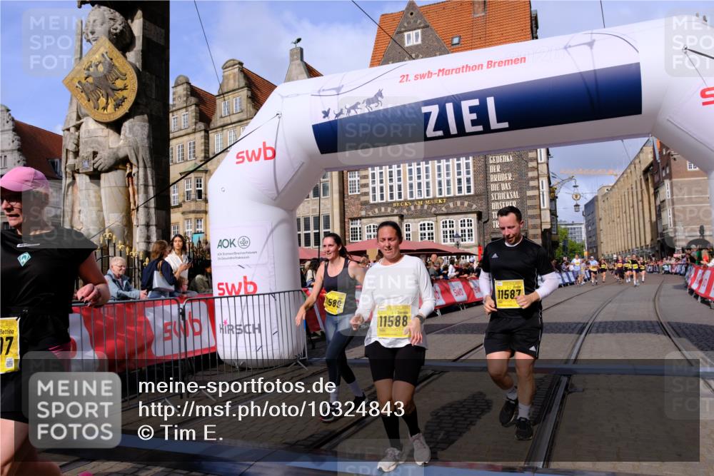 13.09.2026 - 21. swb-Marathon Bremen Tim E. http://msf.ph/oto/10324843 13.09.2026 11:00:25 Ziel 10175, 10758, 10867, 11016, 11071, 11158, 11159, 11160, 11250, 11259, 11445, 11453, 11524, 11525, 11528, 11587, 11588, 11589, 11879, 11907, 12123, 12190, 12274, 12352 meine-sportfotos.de
