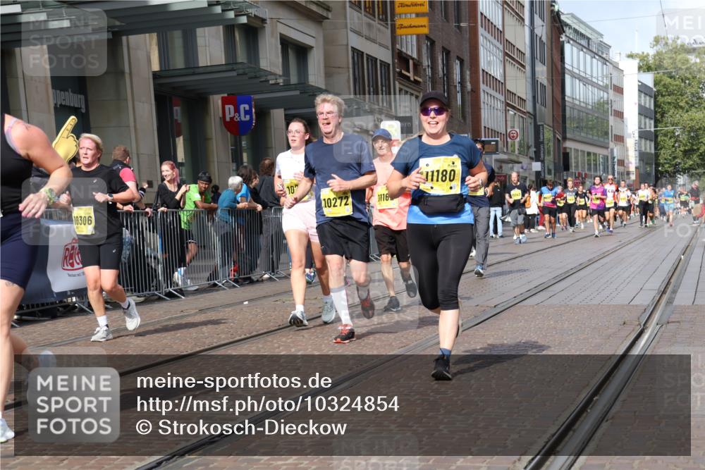 13.09.2026 - 21. swb-Marathon Bremen Strokosch-Dieckow http://msf.ph/oto/10324854 13.09.2026 11:00:28 Ziel 10093, 10263, 10272, 10275, 10306, 10367, 10368, 10753, 10857, 11055, 11162, 11180, 11247, 11343, 11359, 11475, 11540, 11556, 11687, 11708, 11728, 11797, 11804, 11819, 11838, 11959, 12006, 12116, 12397, 12428, 12430, 10144, 10369, 10677, 10801, 10810, 11016, 11045, 11126, 11129, 11547, 11587, 11588, 11589, 11623, 11769, 12018, 12105, 12106, 12190, 12291, 12352, 12394, 12530, 12531 meine-sportfotos.de