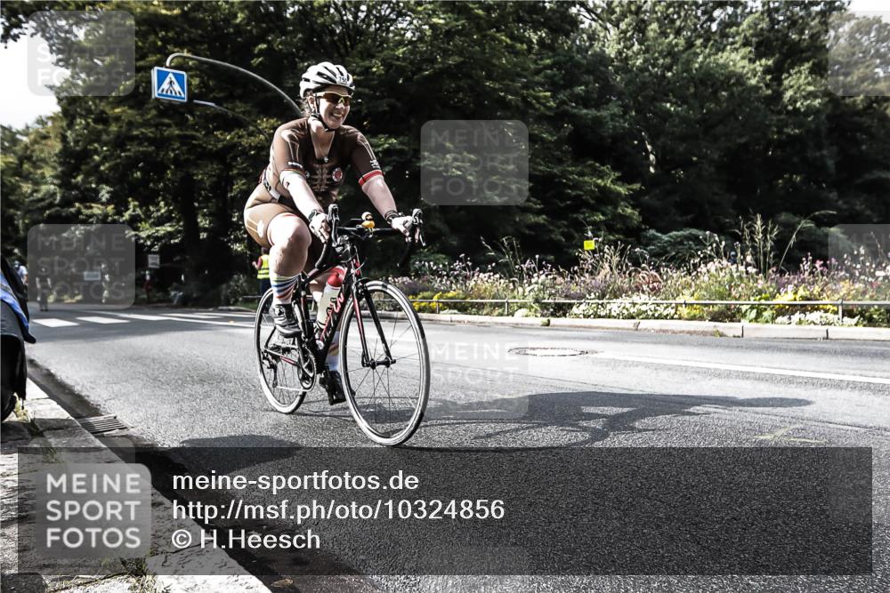 13.09.2026 - Stadtparktriathlon H.Heesch http://msf.ph/oto/10324856 13.09.2026 11:30:13 Radfahren 599, 618, 740, 755 meine-sportfotos.de