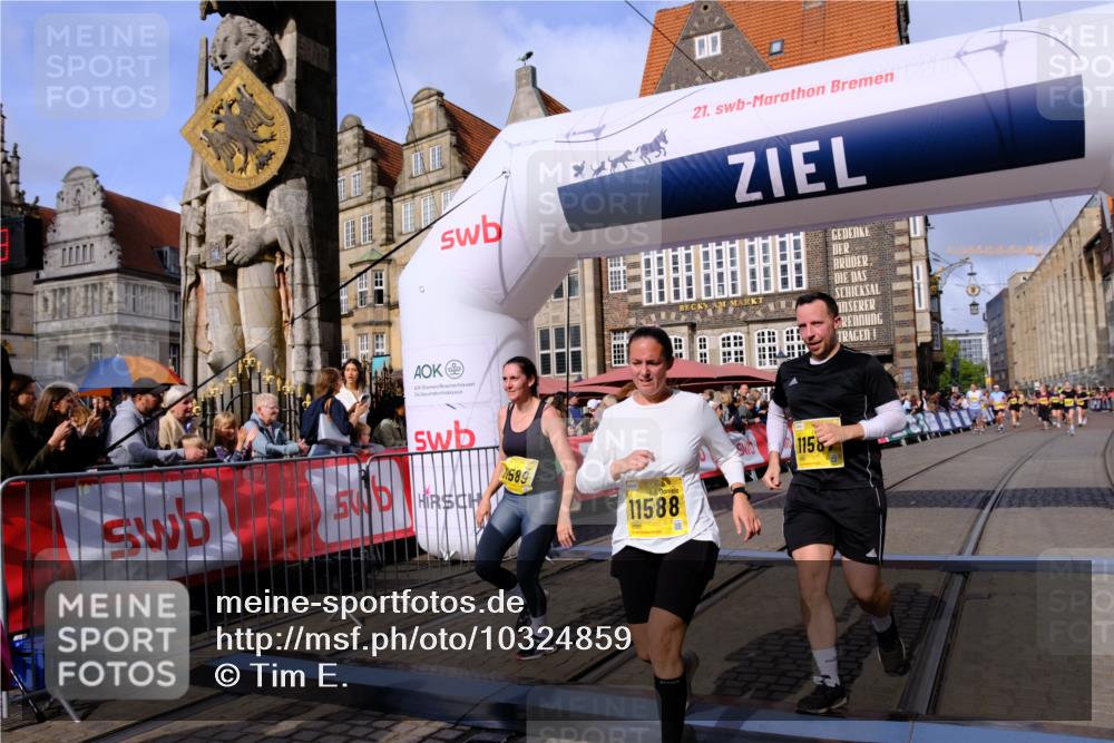 13.09.2026 - 21. swb-Marathon Bremen Tim E. http://msf.ph/oto/10324859 13.09.2026 11:00:25 Ziel 10175, 10758, 10867, 11016, 11071, 11158, 11159, 11160, 11250, 11259, 11445, 11453, 11524, 11525, 11528, 11587, 11588, 11589, 11879, 11907, 12123, 12190, 12274, 12352 meine-sportfotos.de
