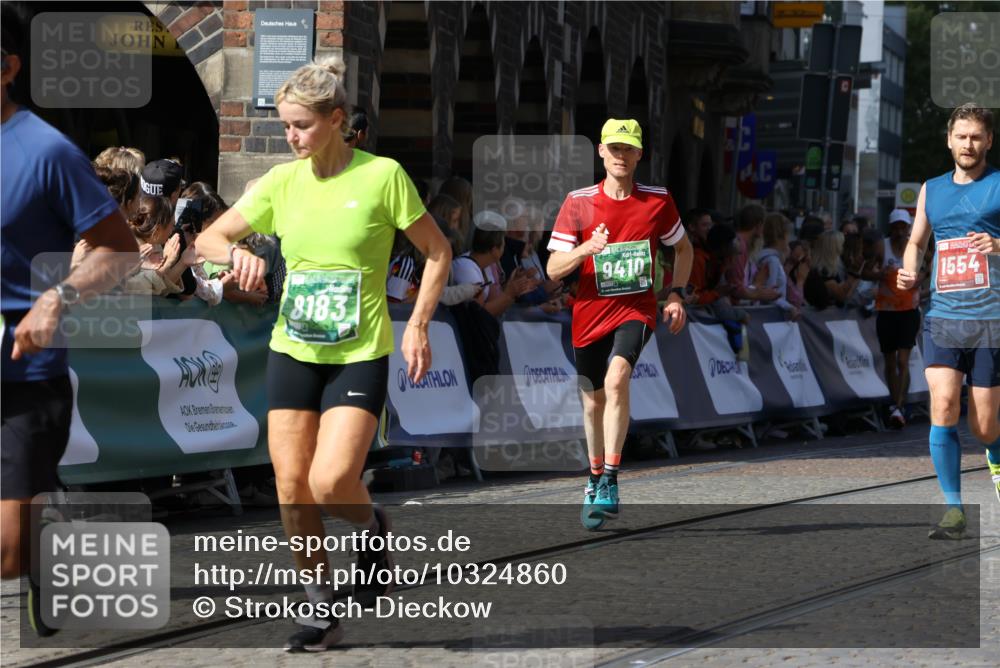 13.09.2026 - 21. swb-Marathon Bremen Strokosch-Dieckow http://msf.ph/oto/10324860 13.09.2026 13:11:01 Ziel 384, 1181, 1385, 1498, 1554, 2347, 2605, 4727, 5066, 5152, 5155, 5168, 5314, 5387, 5620, 5648, 6267, 7115, 7881, 9659, 13248, 335, 1349, 2087, 3440, 3448, 3484, 3647, 4429, 6471, 8183, 8474, 9410, 9618, 9762 meine-sportfotos.de