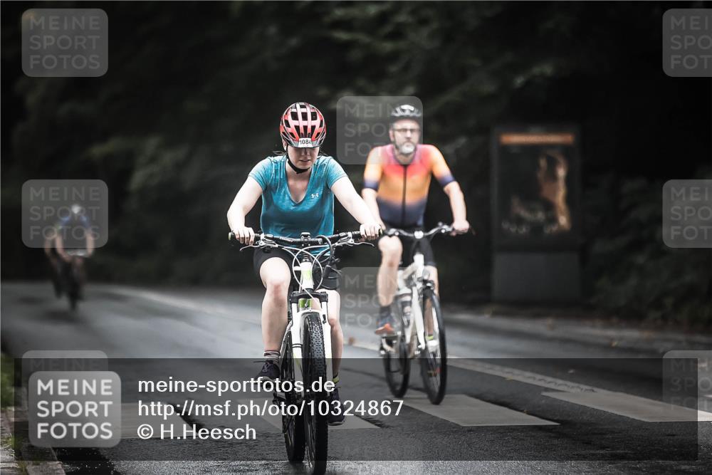 13.09.2026 - Stadtparktriathlon H.Heesch http://msf.ph/oto/10324867 13.09.2026 12:42:59 Radfahren 1025, 1031, 1084, 1239, 1290, 1303, 1306 meine-sportfotos.de