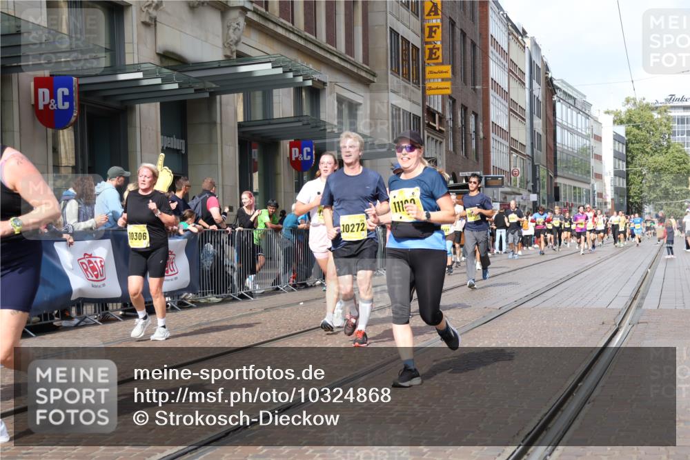 13.09.2026 - 21. swb-Marathon Bremen Strokosch-Dieckow http://msf.ph/oto/10324868 13.09.2026 11:00:29 Ziel 10093, 10263, 10272, 10275, 10306, 10367, 10368, 10753, 10857, 11055, 11162, 11180, 11247, 11343, 11359, 11475, 11540, 11556, 11687, 11708, 11728, 11797, 11804, 11819, 11838, 11959, 12006, 12116, 12397, 12428, 12430, 10144, 10369, 10677, 10801, 10810, 11016, 11045, 11126, 11129, 11547, 11623, 11769, 12018, 12105, 12106, 12190, 12291, 12352, 12394, 12530, 12531 meine-sportfotos.de