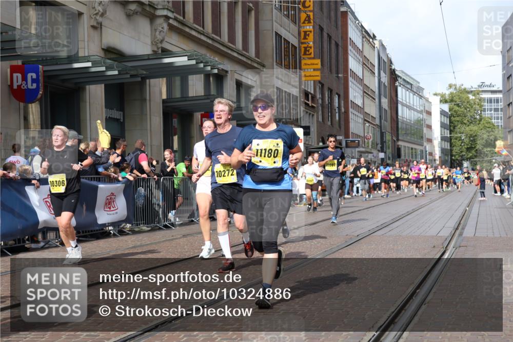13.09.2026 - 21. swb-Marathon Bremen Strokosch-Dieckow http://msf.ph/oto/10324886 13.09.2026 11:00:29 Ziel 10093, 10263, 10272, 10275, 10306, 10367, 10368, 10753, 10857, 11055, 11162, 11180, 11247, 11343, 11359, 11475, 11540, 11556, 11687, 11708, 11728, 11797, 11804, 11819, 11838, 11959, 12006, 12116, 12397, 12428, 12430, 10144, 10369, 10677, 10801, 10810, 11016, 11045, 11126, 11129, 11547, 11623, 11769, 12018, 12105, 12106, 12190, 12291, 12352, 12394, 12530, 12531 meine-sportfotos.de