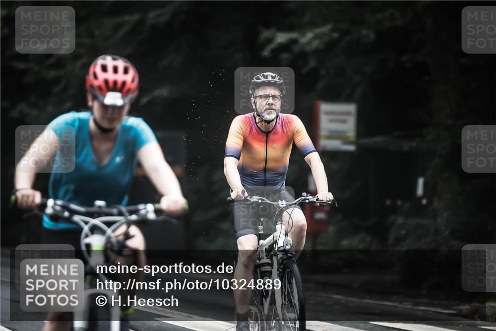 13.09.2026 - Stadtparktriathlon H.Heesch http://msf.ph/oto/10324889 13.09.2026 12:43:00 Radfahren 1025, 1084, 1239, 1290, 1303, 1306 meine-sportfotos.de
