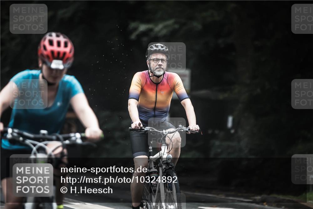 13.09.2026 - Stadtparktriathlon H.Heesch http://msf.ph/oto/10324892 13.09.2026 12:43:00 Radfahren 1025, 1084, 1239, 1290, 1303, 1306 meine-sportfotos.de