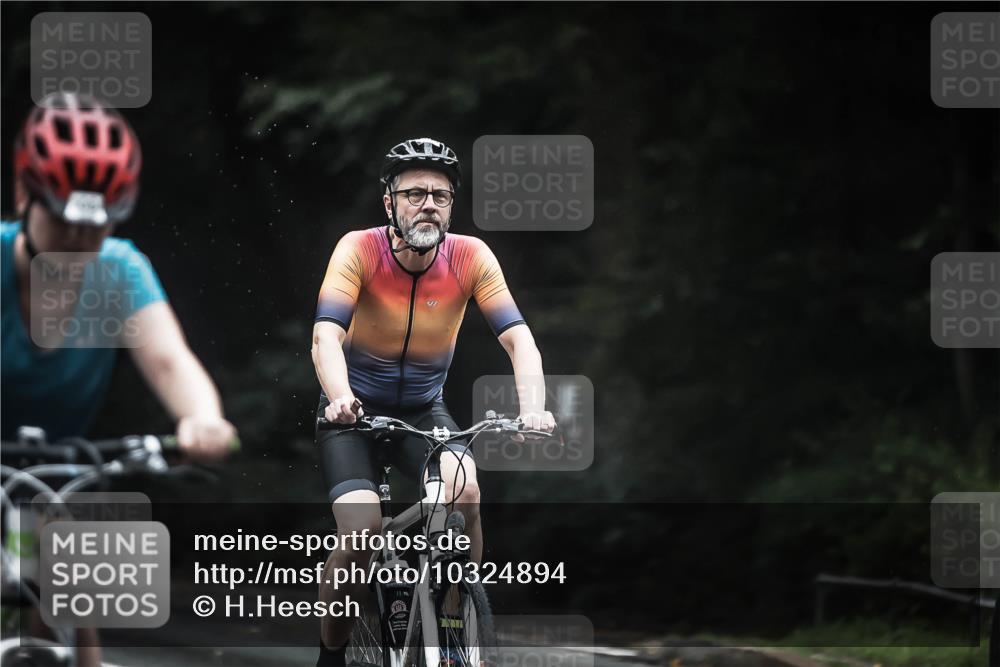 13.09.2026 - Stadtparktriathlon H.Heesch http://msf.ph/oto/10324894 13.09.2026 12:43:00 Radfahren 1025, 1084, 1239, 1290, 1303, 1306 meine-sportfotos.de