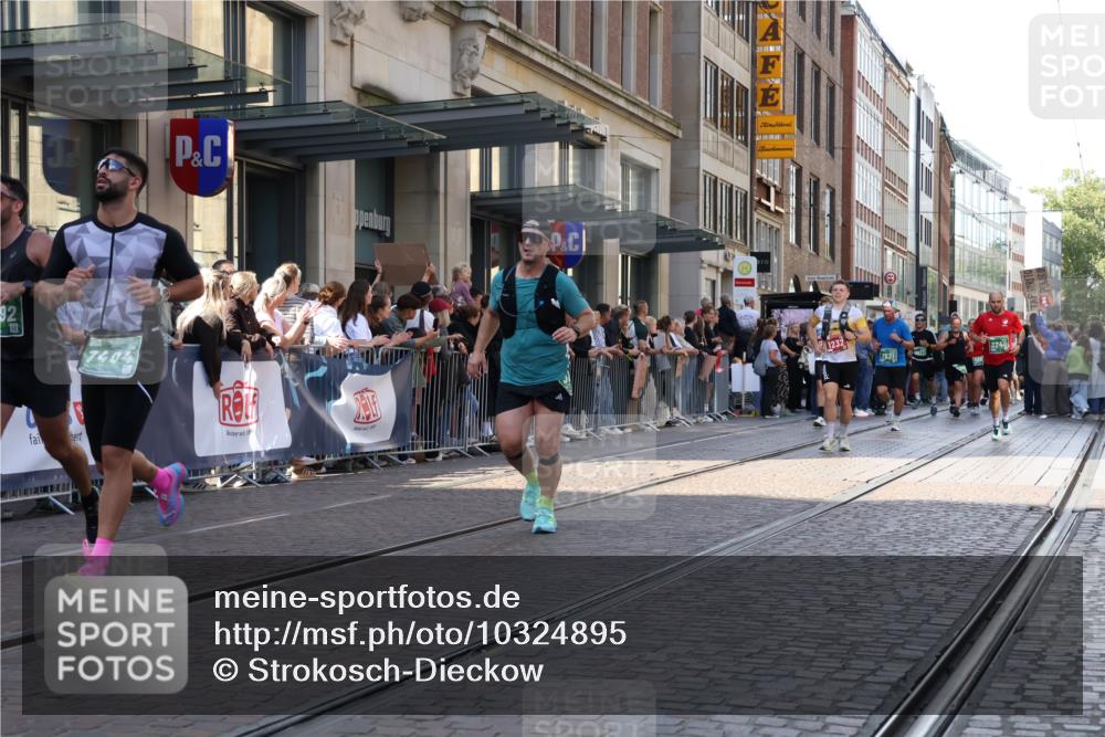 13.09.2026 - 21. swb-Marathon Bremen Strokosch-Dieckow http://msf.ph/oto/10324895 13.09.2026 13:19:39 Ziel 205, 411, 431, 495, 511, 1053, 1058, 1252, 1390, 1537, 1551, 1931, 1972, 2343, 2807, 2870, 2903, 2906, 3240, 3319, 3411, 3690, 3966, 4101, 4287, 4479, 4480, 5340, 5389, 5813, 5837, 6663, 7341, 7404, 7488, 7531, 7655, 8263, 9082, 9359, 13192, 161, 461, 926, 1010, 1232, 1281, 1468, 1535, 1642, 2423, 2906, 3182, 4319, 4455, 4977, 4978, 5371, 7037, 7140, 7268, 7754, 7945, 8153, 8185, 9552, 9638, 9984, 13163 meine-sportfotos.de