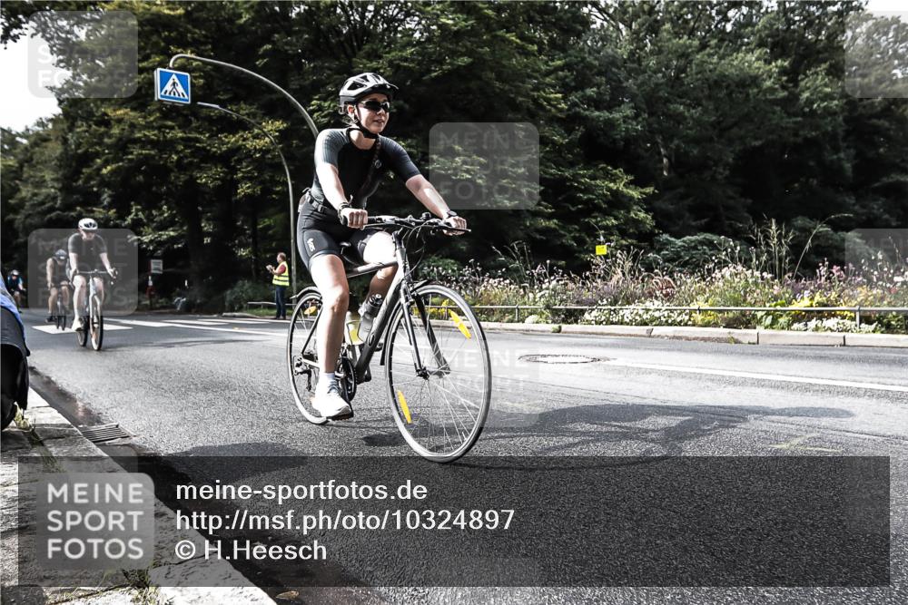 13.09.2026 - Stadtparktriathlon H.Heesch http://msf.ph/oto/10324897 13.09.2026 11:30:25 Radfahren 636, 737, 757, 825 meine-sportfotos.de
