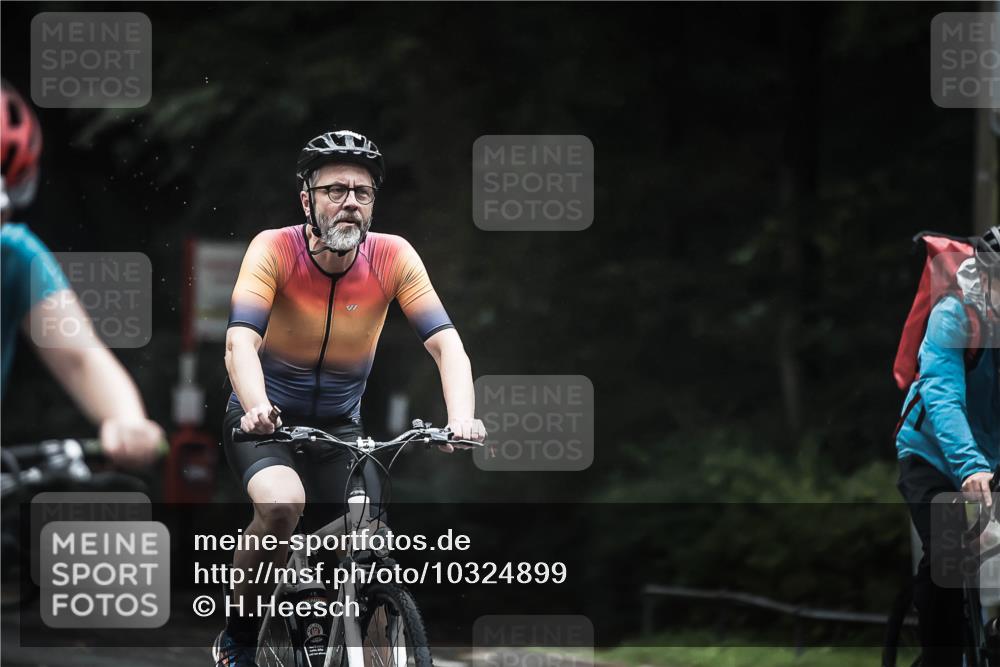 13.09.2026 - Stadtparktriathlon H.Heesch http://msf.ph/oto/10324899 13.09.2026 12:43:01 Radfahren 1025, 1084, 1239, 1290, 1303, 1306 meine-sportfotos.de