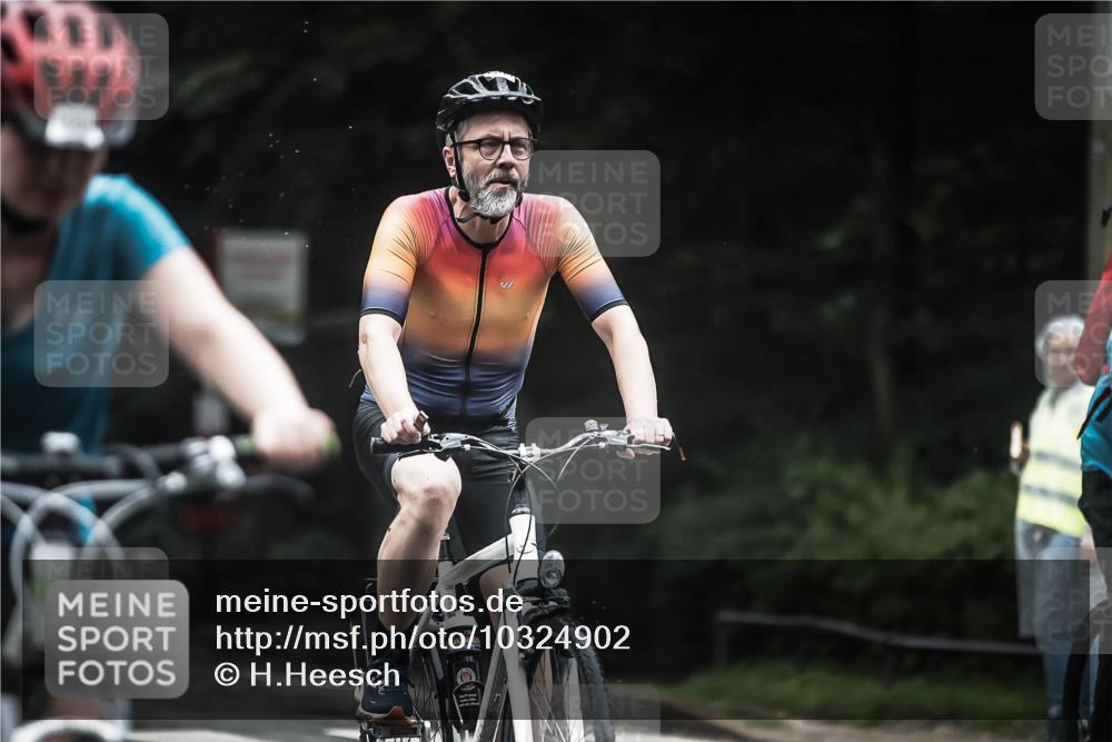 13.09.2026 - Stadtparktriathlon H.Heesch http://msf.ph/oto/10324902 13.09.2026 12:43:01 Radfahren 1025, 1084, 1239, 1290, 1303, 1306 meine-sportfotos.de