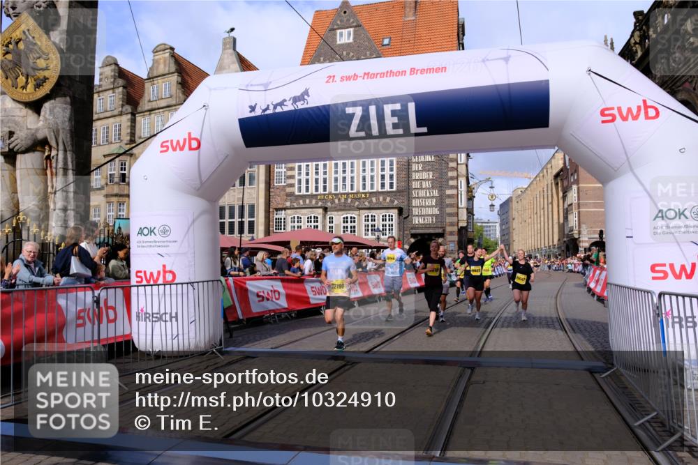 13.09.2026 - 21. swb-Marathon Bremen Tim E. http://msf.ph/oto/10324910 13.09.2026 11:00:33 Ziel 10144, 10677, 10758, 10801, 10810, 11016, 11045, 11129, 11524, 11525, 11547, 11587, 11588, 11589, 11623, 11907, 12105, 12106, 12190, 12291, 12352, 12394, 12530, 12531 meine-sportfotos.de