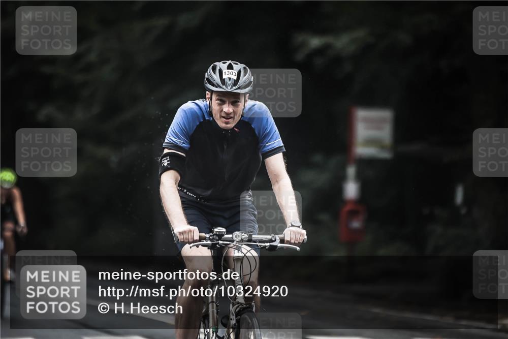 13.09.2026 - Stadtparktriathlon H.Heesch http://msf.ph/oto/10324920 13.09.2026 12:43:06 Radfahren 1073, 1084, 1178, 1290, 1303 meine-sportfotos.de