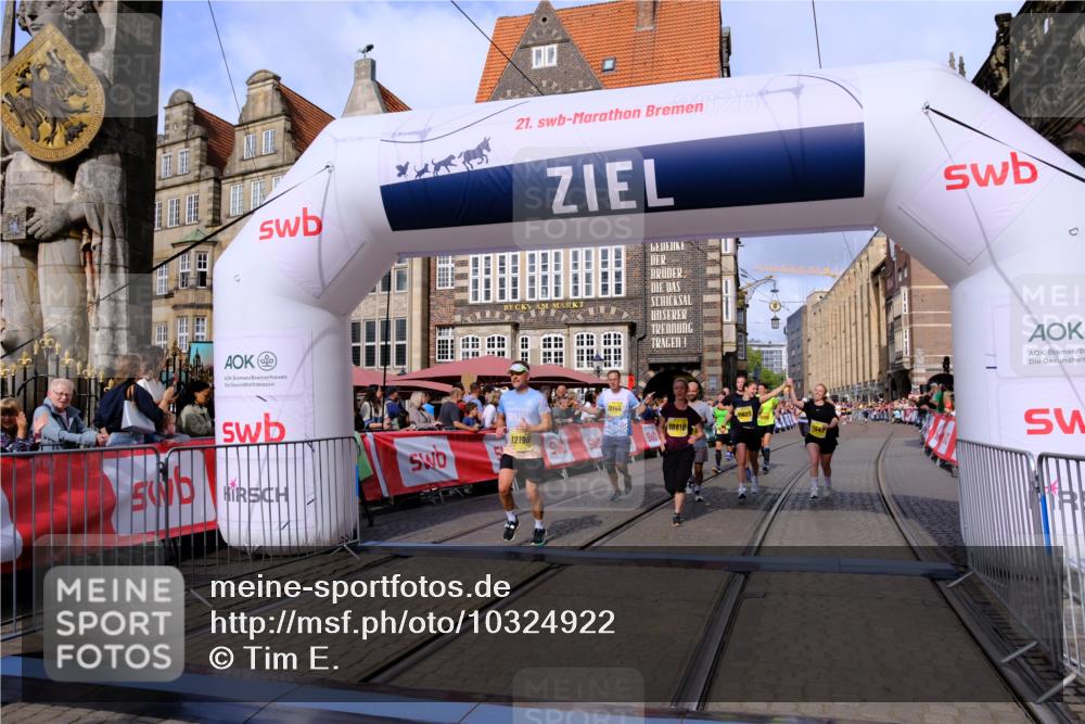 13.09.2026 - 21. swb-Marathon Bremen Tim E. http://msf.ph/oto/10324922 13.09.2026 11:00:33 Ziel 10144, 10677, 10758, 10801, 10810, 11016, 11045, 11129, 11524, 11525, 11547, 11587, 11588, 11589, 11623, 11907, 12105, 12106, 12190, 12291, 12352, 12394, 12530, 12531 meine-sportfotos.de