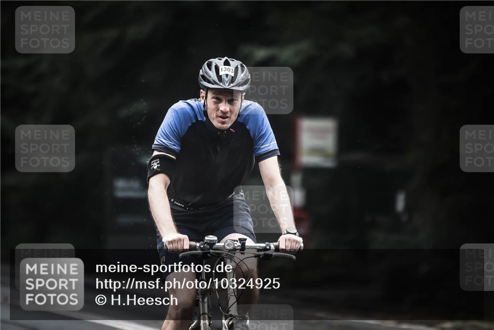 13.09.2026 - Stadtparktriathlon H.Heesch http://msf.ph/oto/10324925 13.09.2026 12:43:06 Radfahren 1073, 1084, 1178, 1290, 1303 meine-sportfotos.de