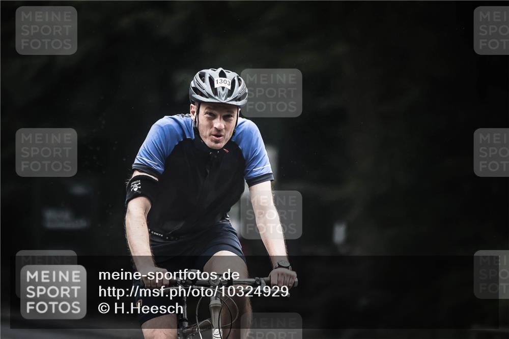 13.09.2026 - Stadtparktriathlon H.Heesch http://msf.ph/oto/10324929 13.09.2026 12:43:06 Radfahren 1073, 1084, 1178, 1290, 1303 meine-sportfotos.de