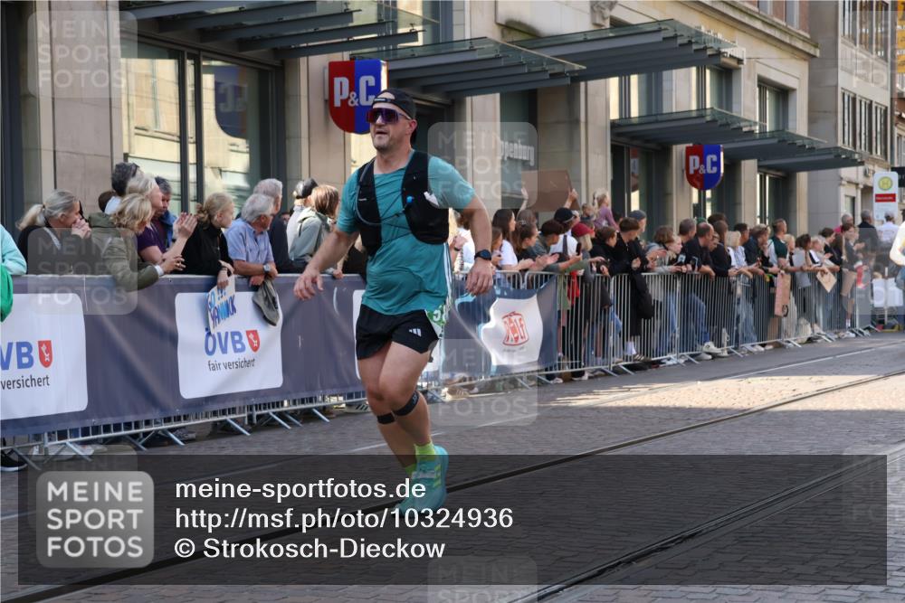 13.09.2026 - 21. swb-Marathon Bremen Strokosch-Dieckow http://msf.ph/oto/10324936 13.09.2026 13:19:40 Ziel 205, 411, 431, 495, 511, 655, 1053, 1058, 1252, 1390, 1537, 1551, 1931, 1972, 2343, 2807, 2870, 2903, 3240, 3319, 3411, 3690, 3966, 4101, 4287, 4479, 4480, 5340, 5389, 5813, 5837, 6663, 7341, 7404, 7488, 7531, 7655, 8263, 9082, 9359, 9756, 13192, 161, 461, 926, 1010, 1232, 1281, 1468, 1535, 1642, 2906, 3182, 4319, 4455, 4977, 4978, 5371, 7037, 7140, 7268, 7655, 7945, 8153, 8185, 9638, 9984, 13163 meine-sportfotos.de