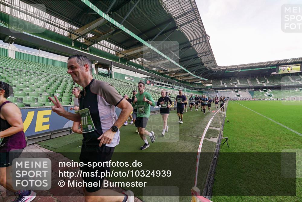 13.09.2026 - 21. swb-Marathon Bremen Michael Burmester http://msf.ph/oto/10324939 13.09.2026 13:28:10 Laufen im Stadion 111, 186, 220, 357, 364, 478, 597, 726, 829, 888, 925, 1079, 1220, 1298, 1325, 1412, 1496, 1608, 1700, 1741, 1769, 1777, 1958, 1961, 1984, 2236, 2309, 2365, 2388, 2404, 2472, 2502, 2507, 2542, 2574, 2582, 2593, 2725, 2743, 2748, 2868, 2875, 2876, 2923, 2991, 3045, 3050, 3061, 3073, 3154, 3184, 3219, 3321, 3540, 3589, 3592, 3595, 3678, 3694, 3756, 3798, 3826, 3853, 3885, 3907, 3978, 3987, 4108, 4238, 4457, 4660 meine-sportfotos.de